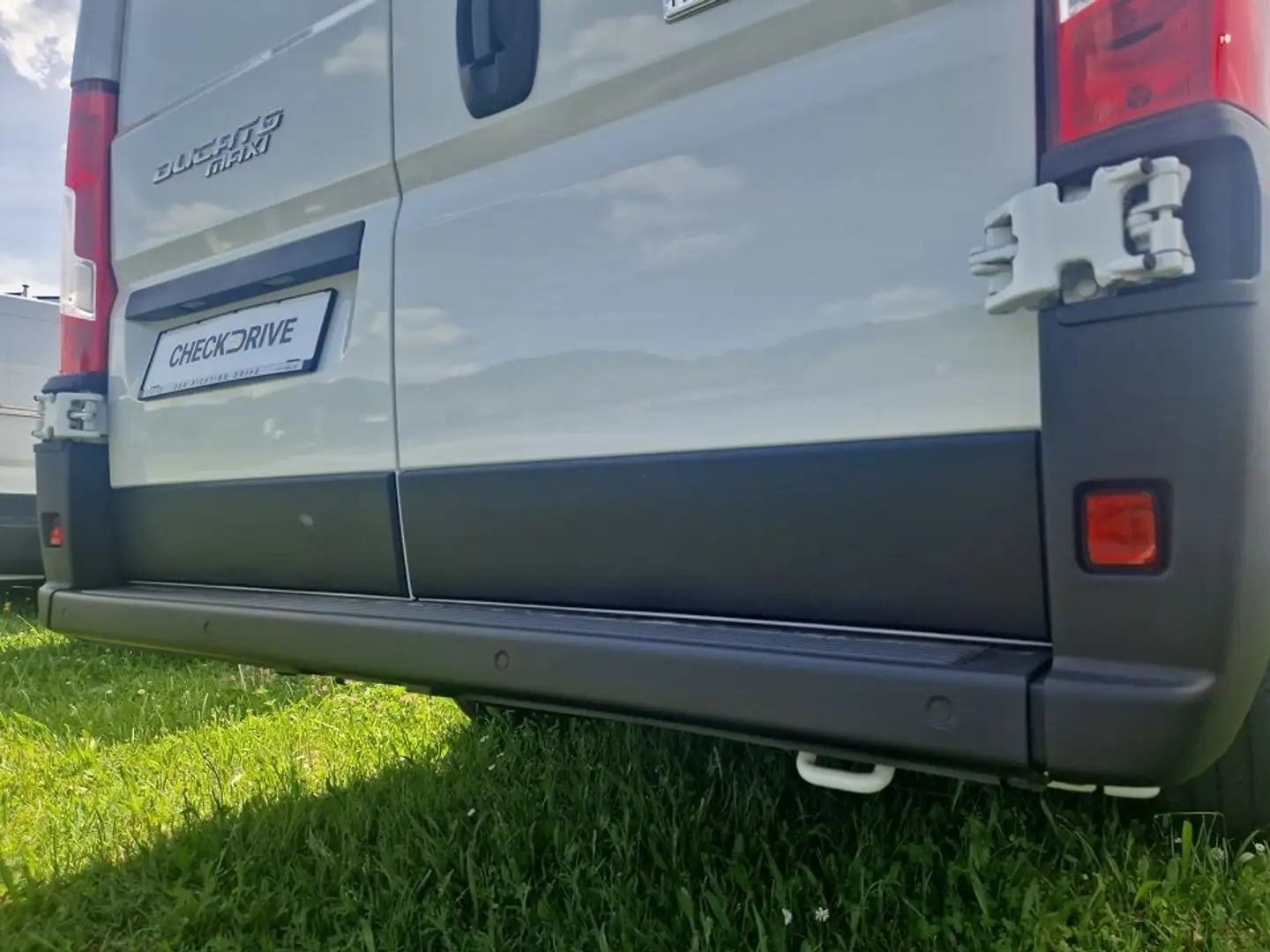 Vehicle image, number 8