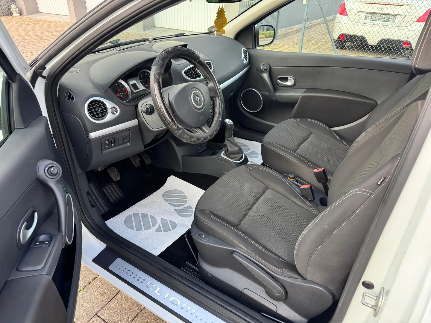 Vehicle image, number 9