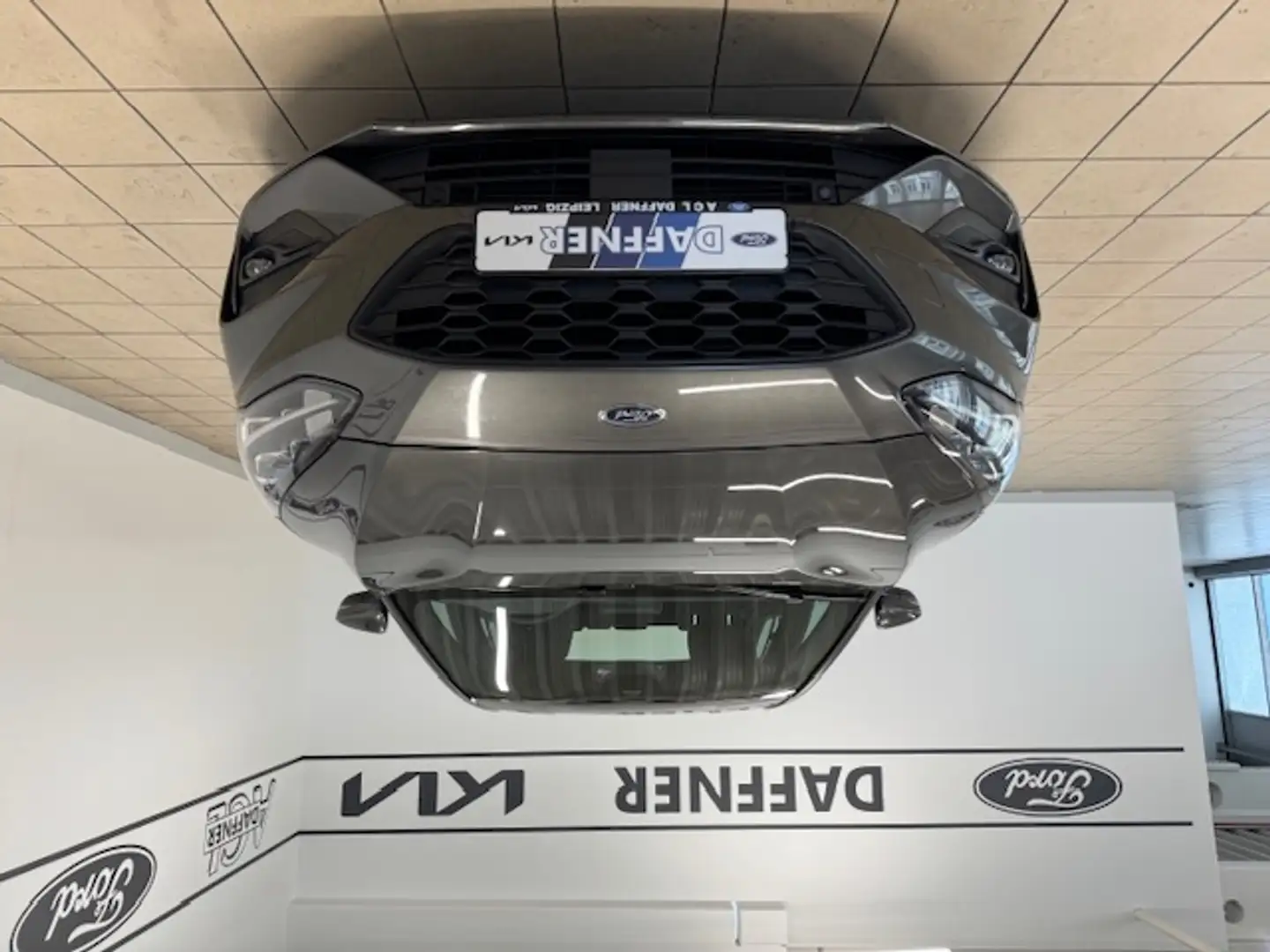 Vehicle image, number 10