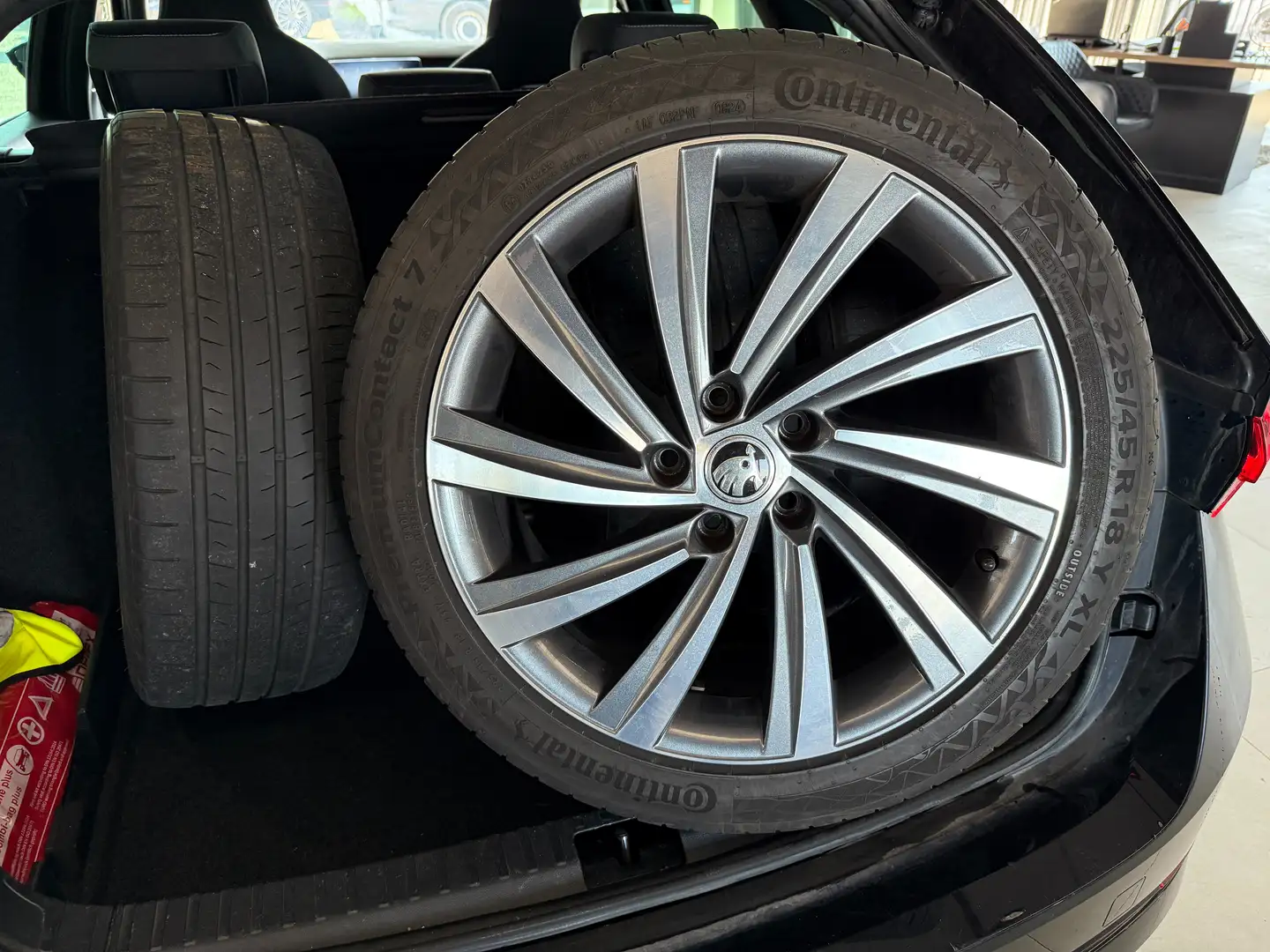 Vehicle image, number 6