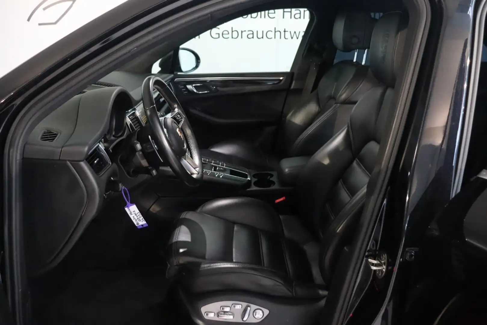 Vehicle image, number 12