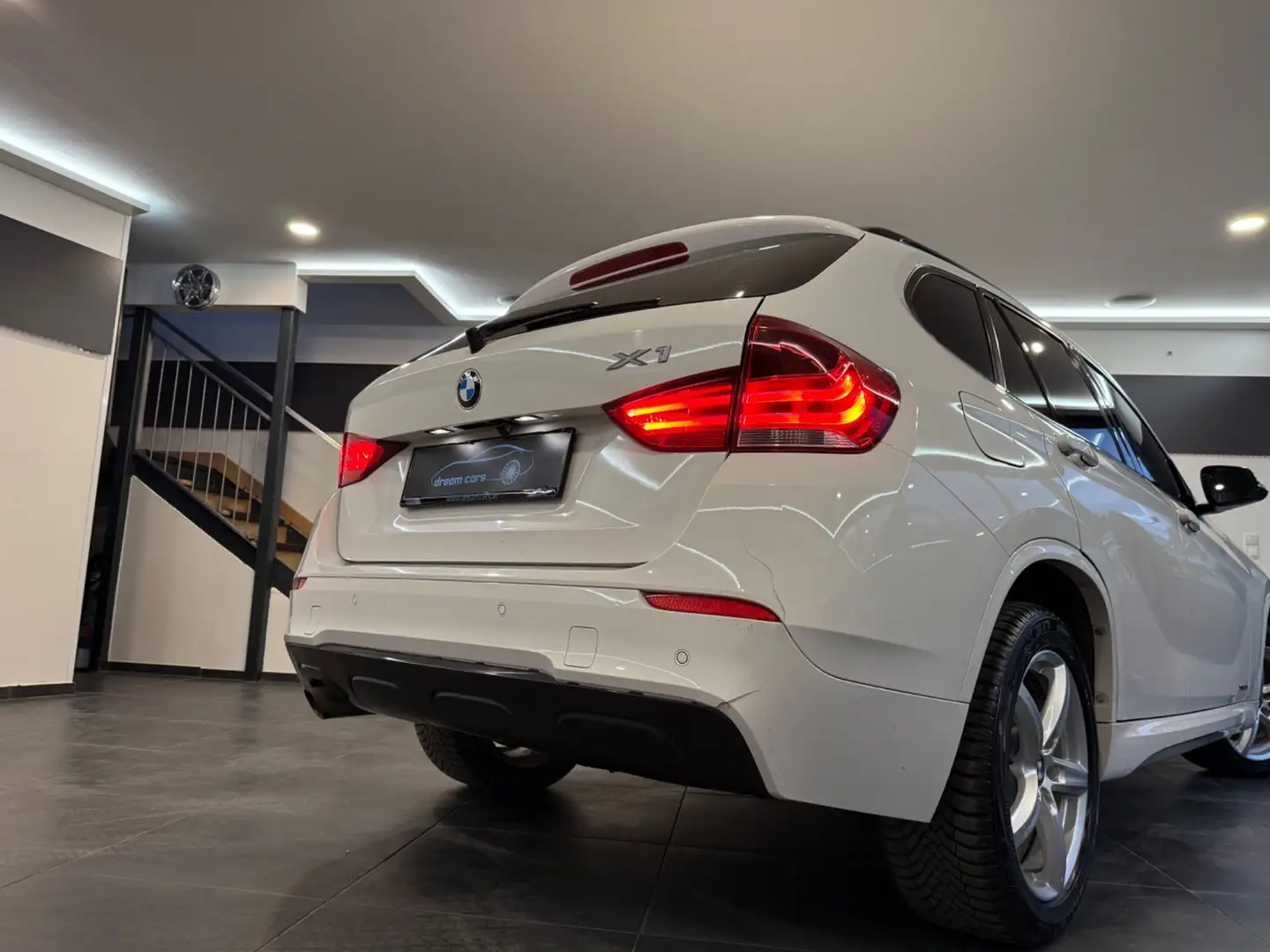Vehicle image, number 9