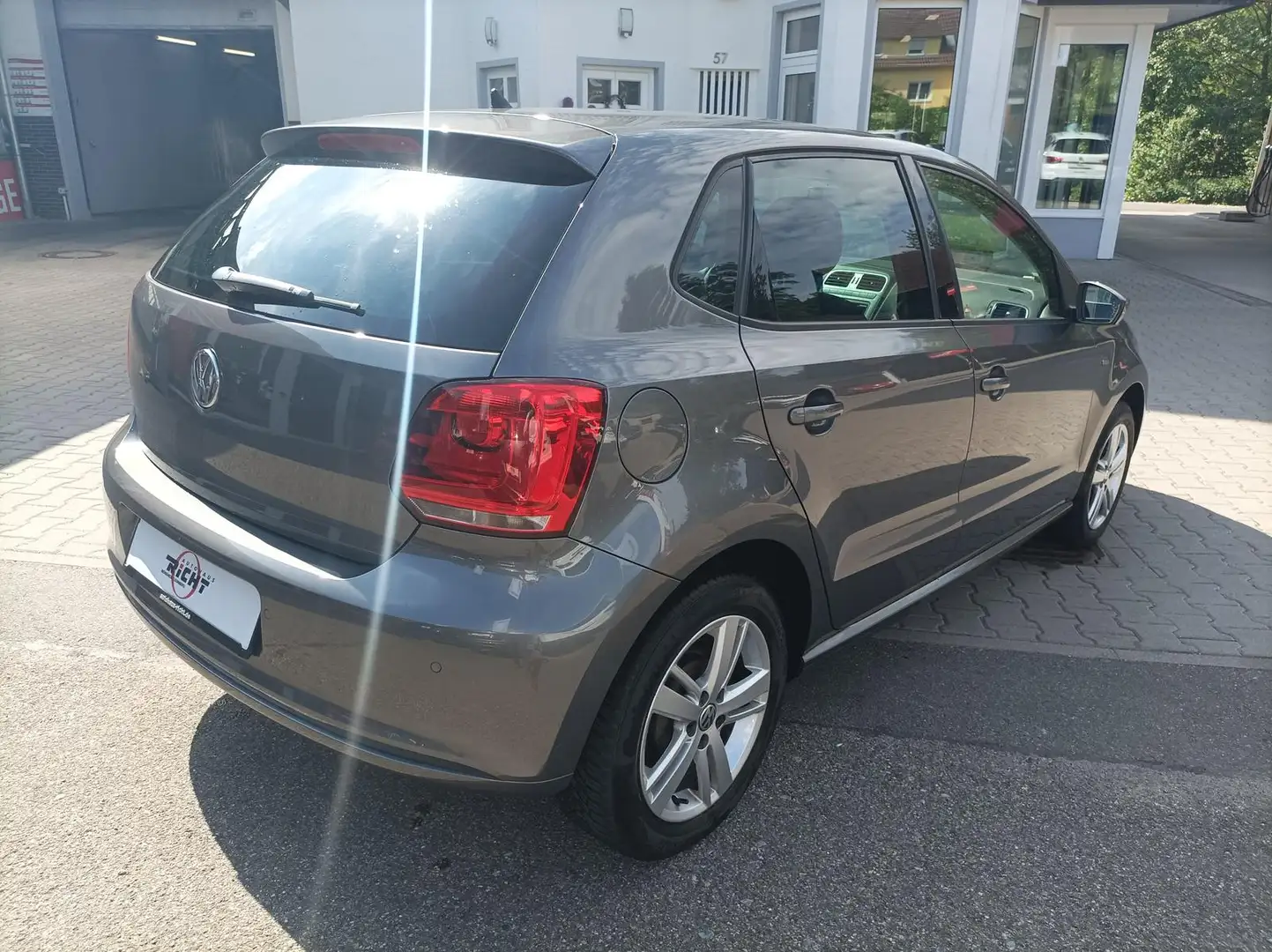 Vehicle image, number 4