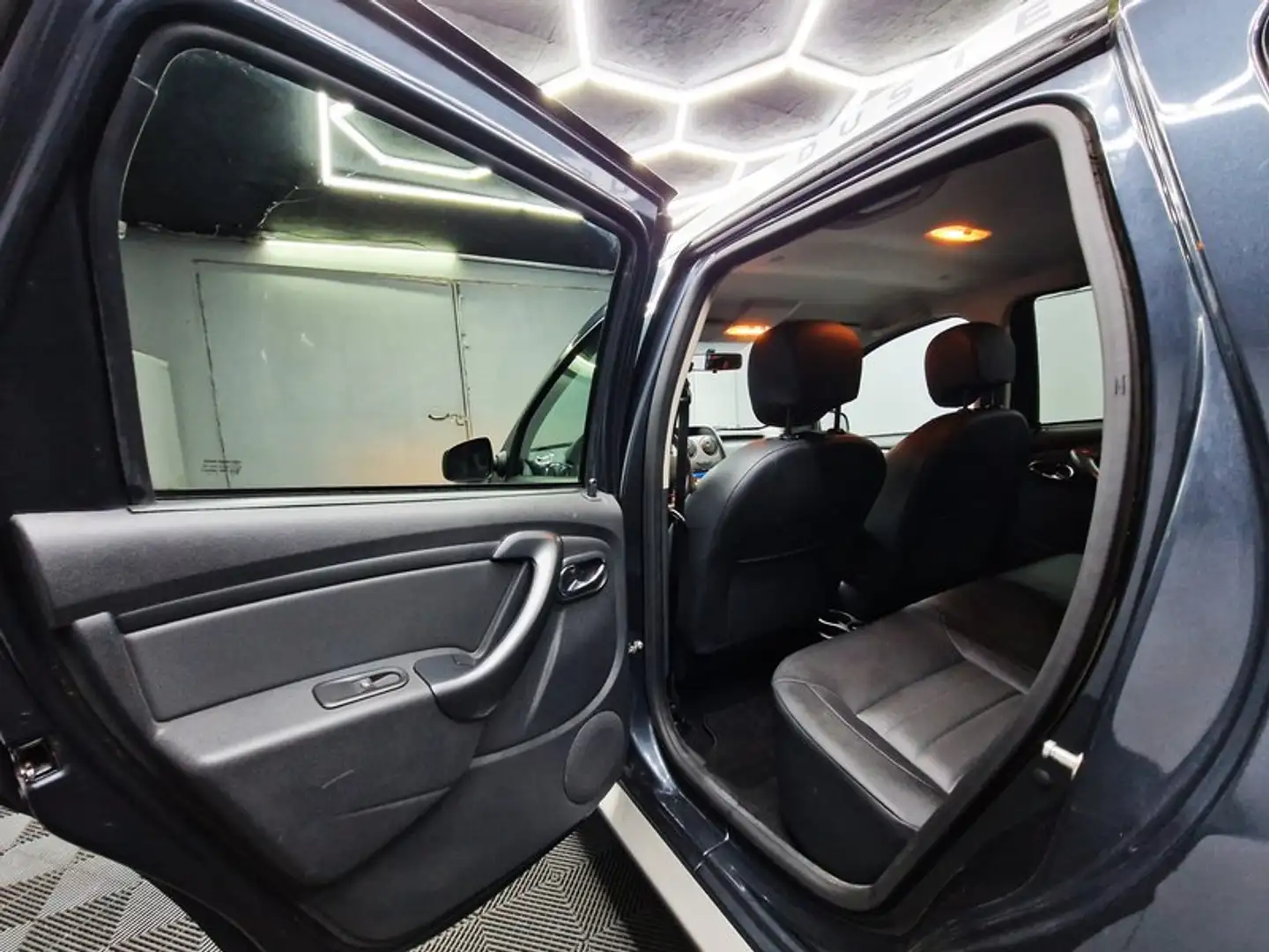 Vehicle image, number 9