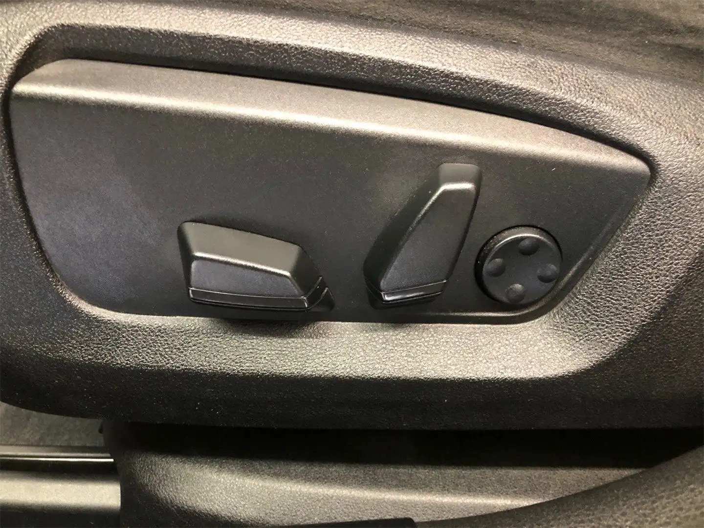 Vehicle image, number 6