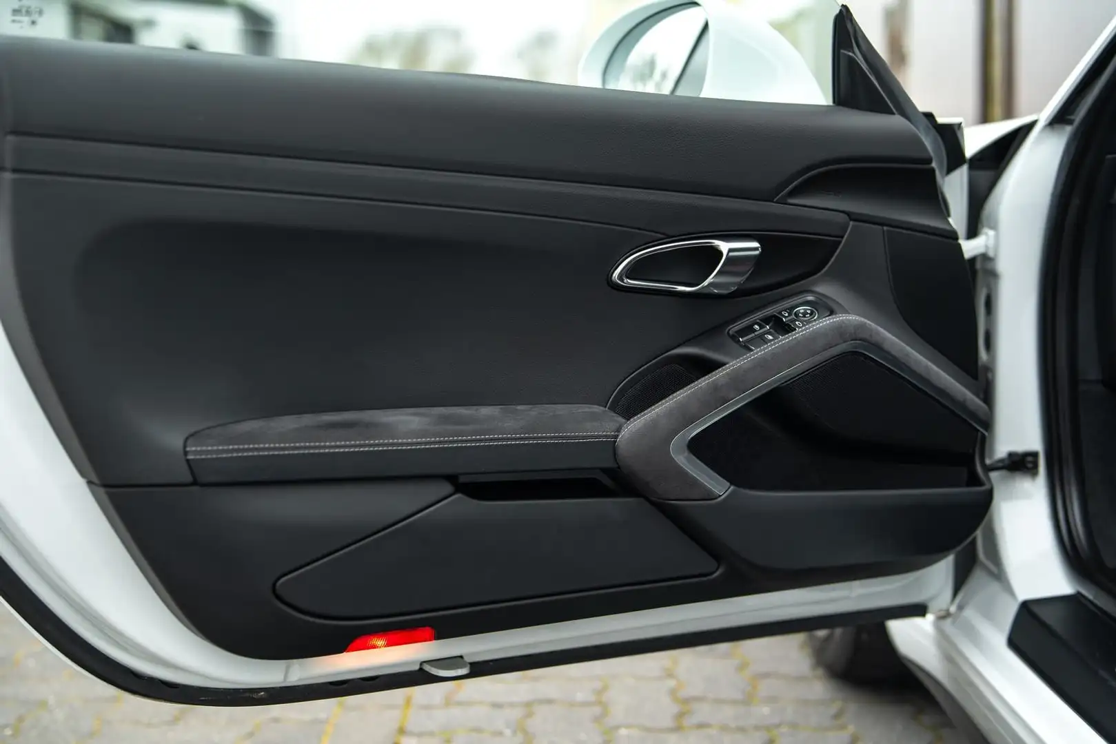 Vehicle image, number 8