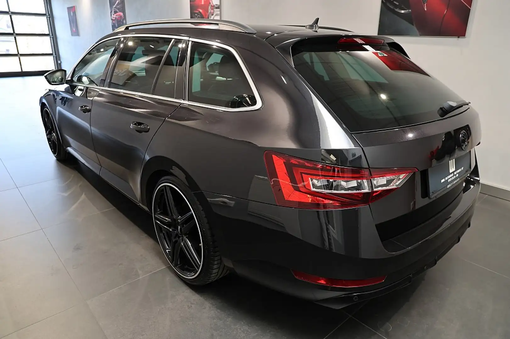 Vehicle image, number 4