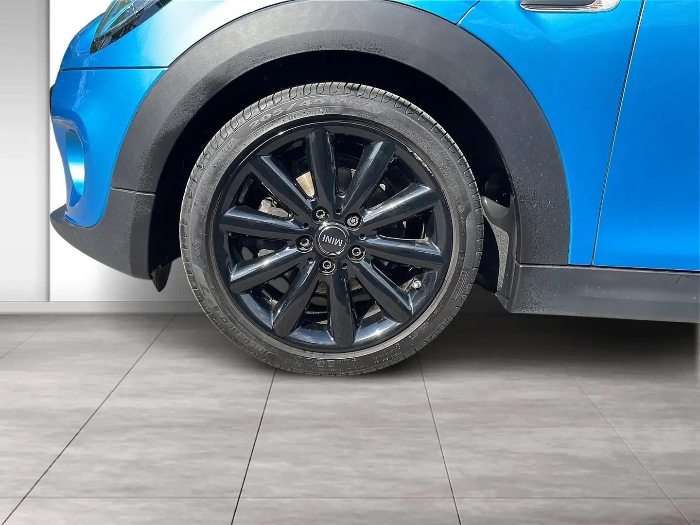 Vehicle image, number 6