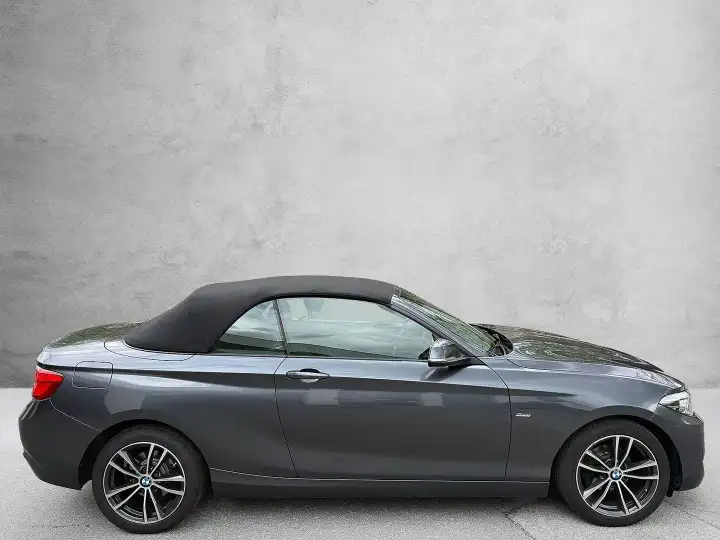 Additional image of the vehicle