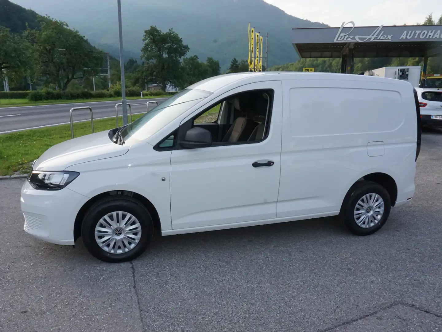 Vehicle image, number 3