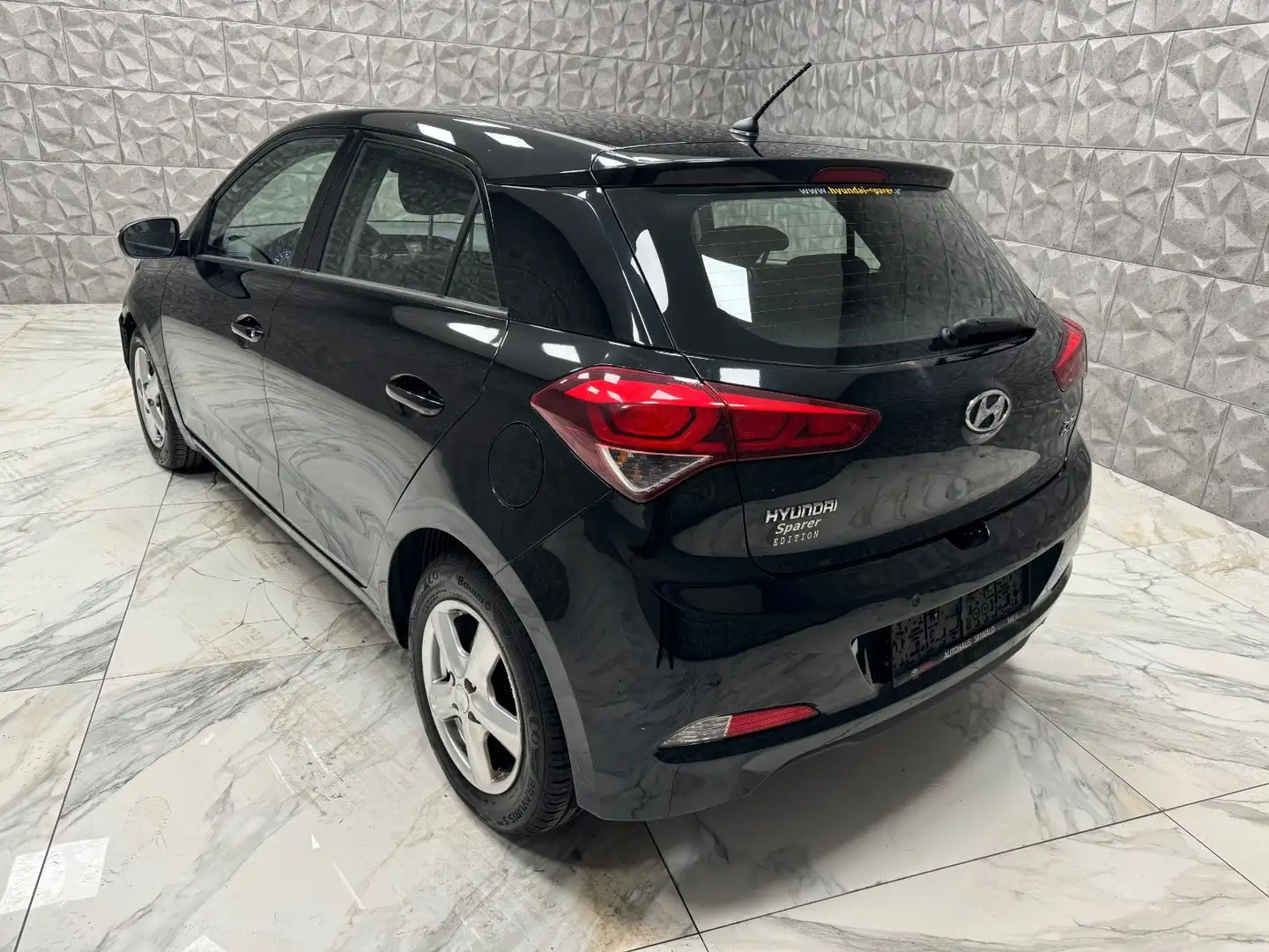 Vehicle image, number 4