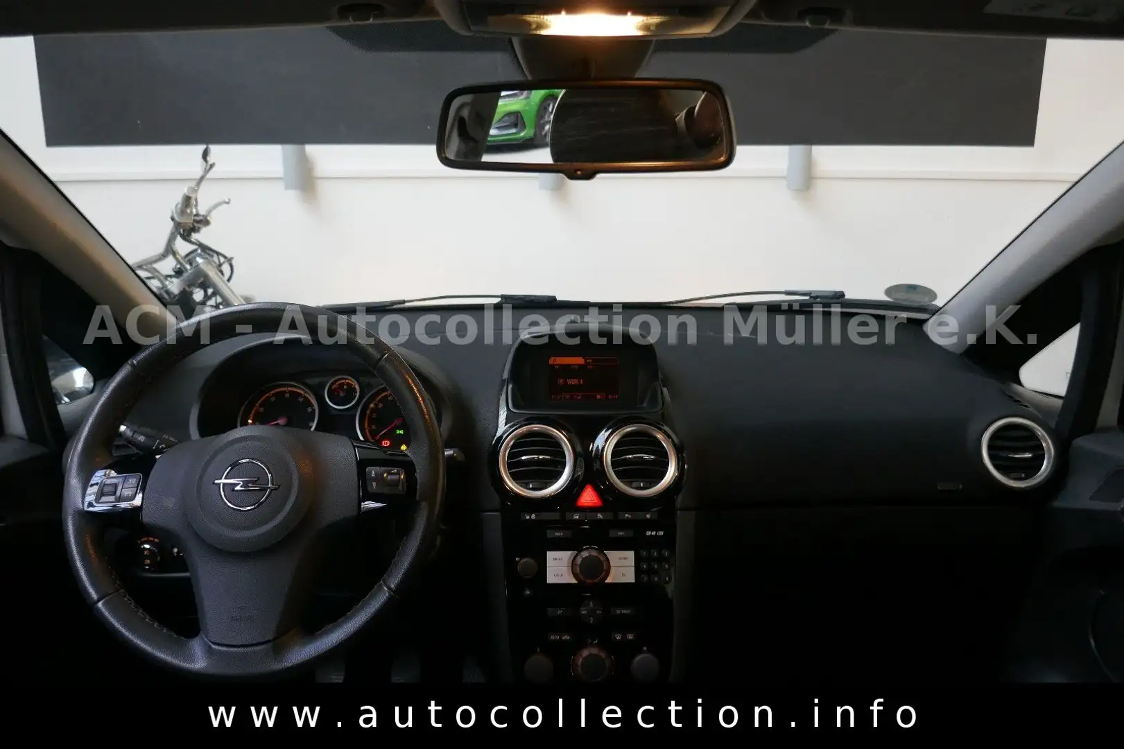 Vehicle image, number 12