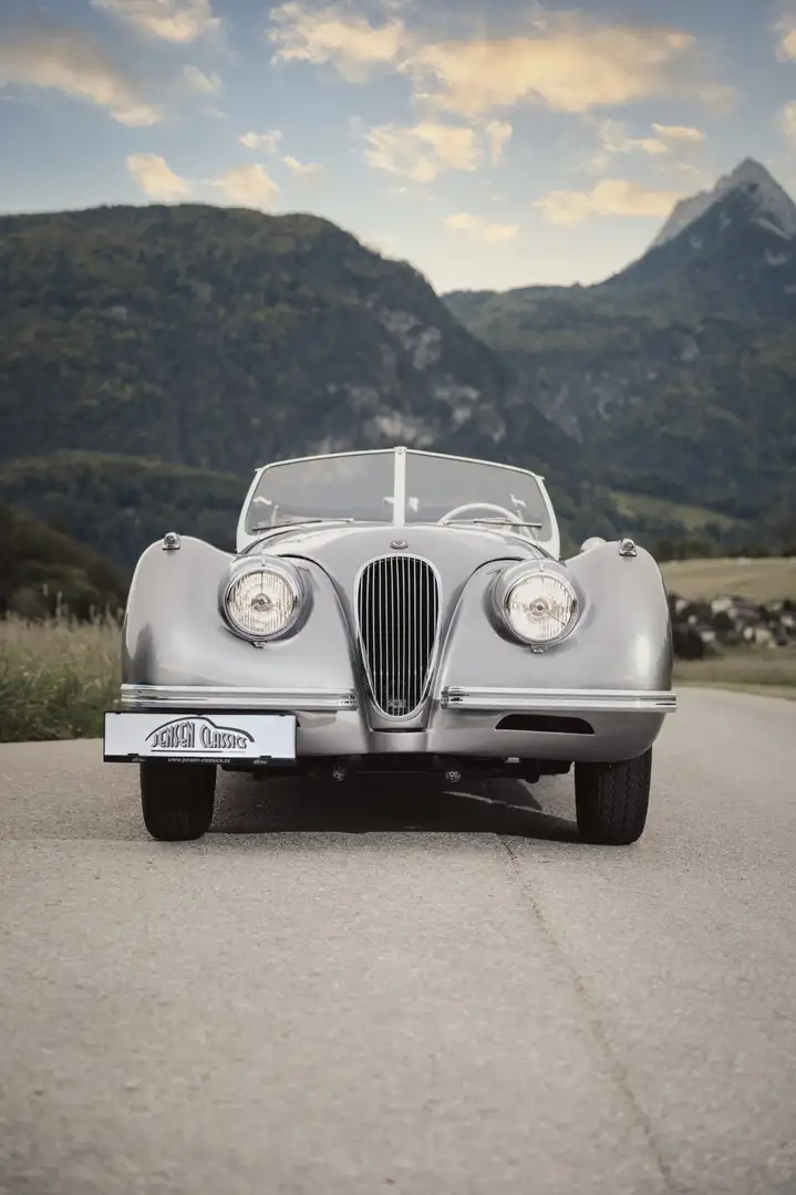 Vehicle image, number 4