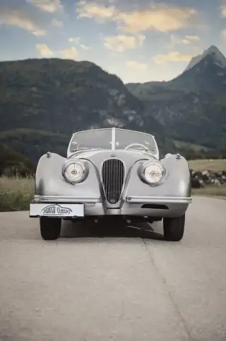 Vehicle image thumbnail, number 4