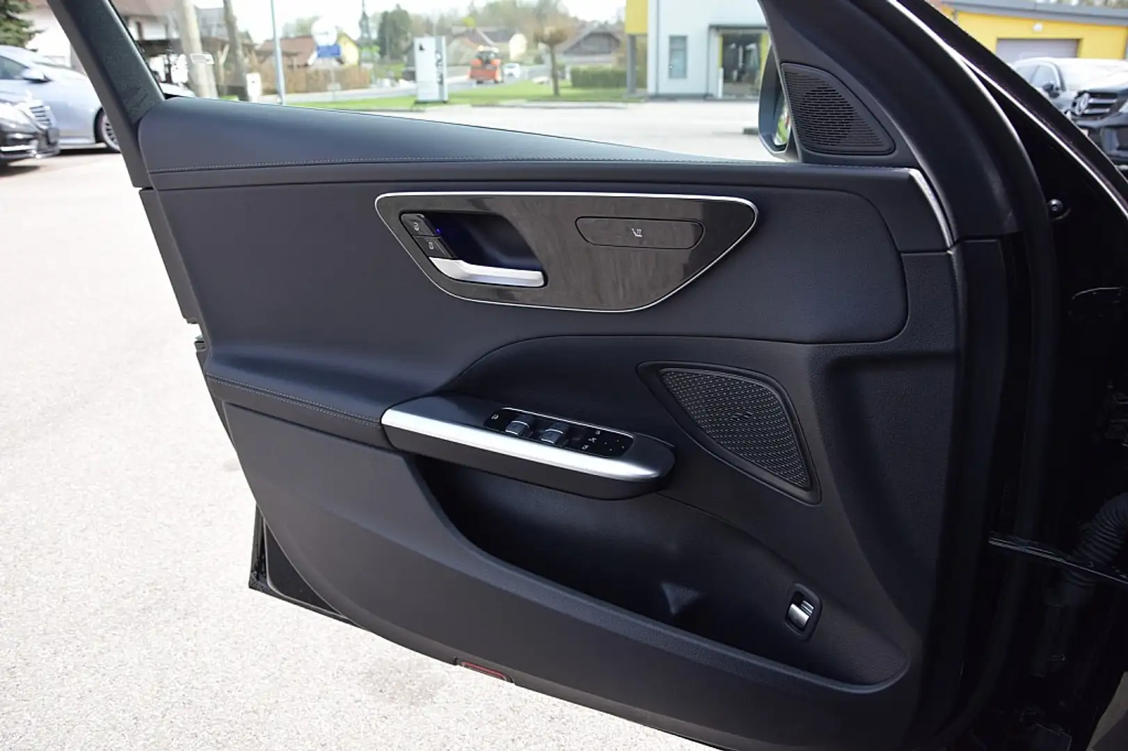 Vehicle image, number 10