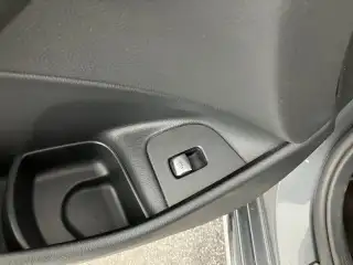 Vehicle image thumbnail, number 6
