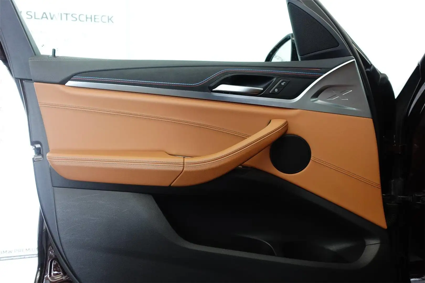 Vehicle image, number 9