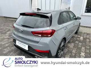 Vehicle image thumbnail, number 3