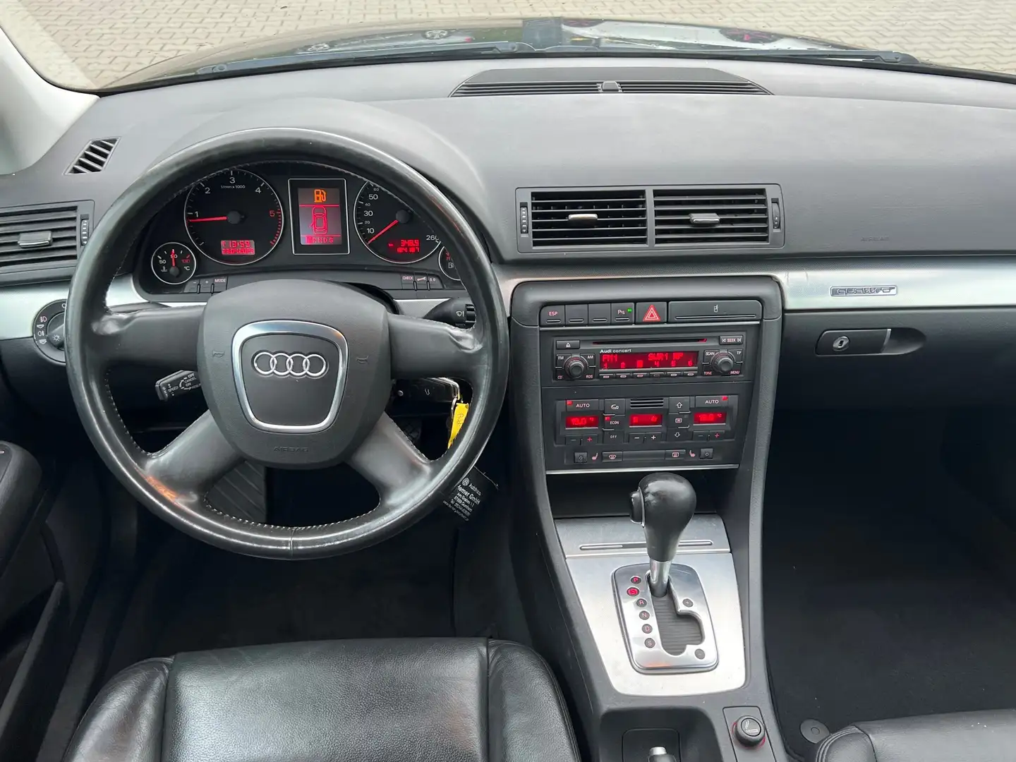 Vehicle image, number 12