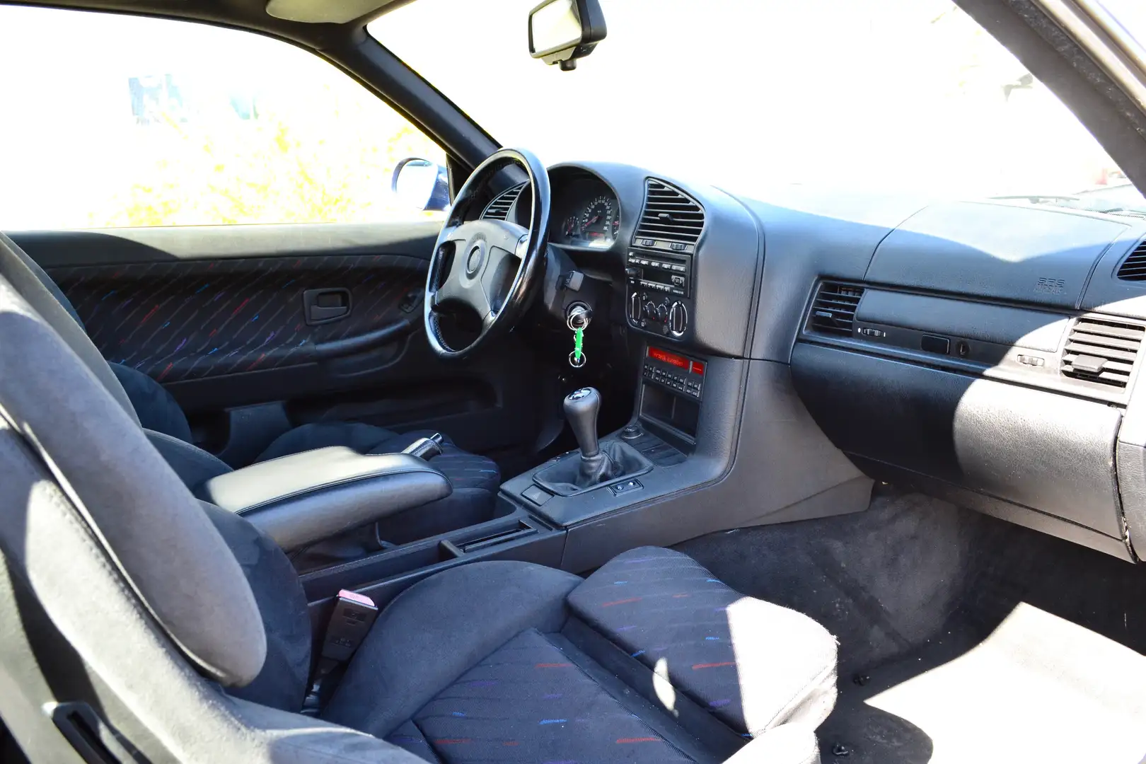 Vehicle image, number 12