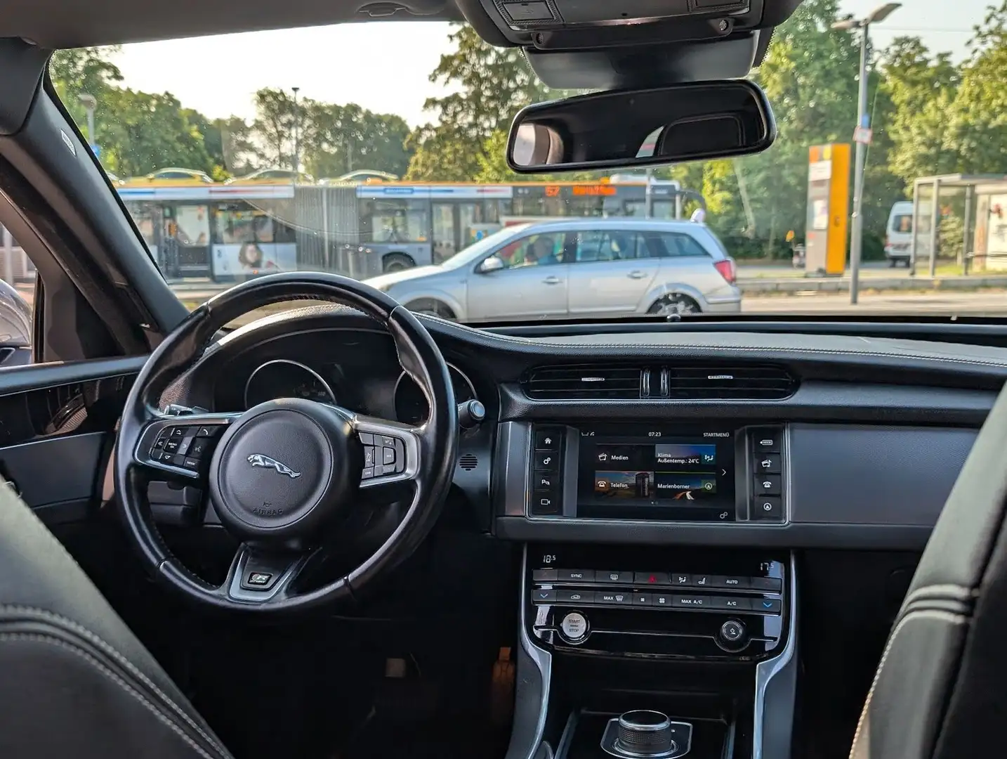 Vehicle image, number 9