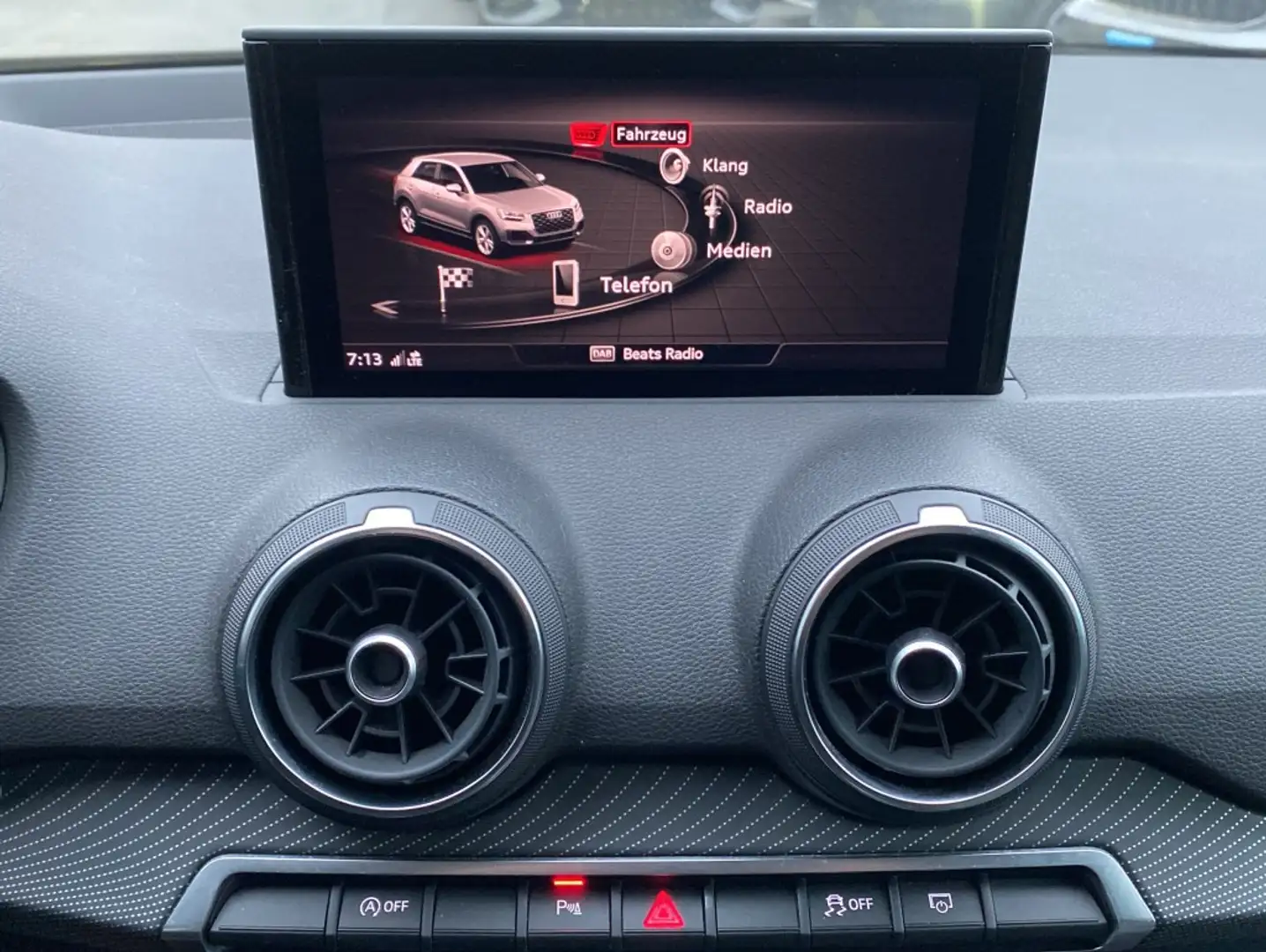 Vehicle image, number 8