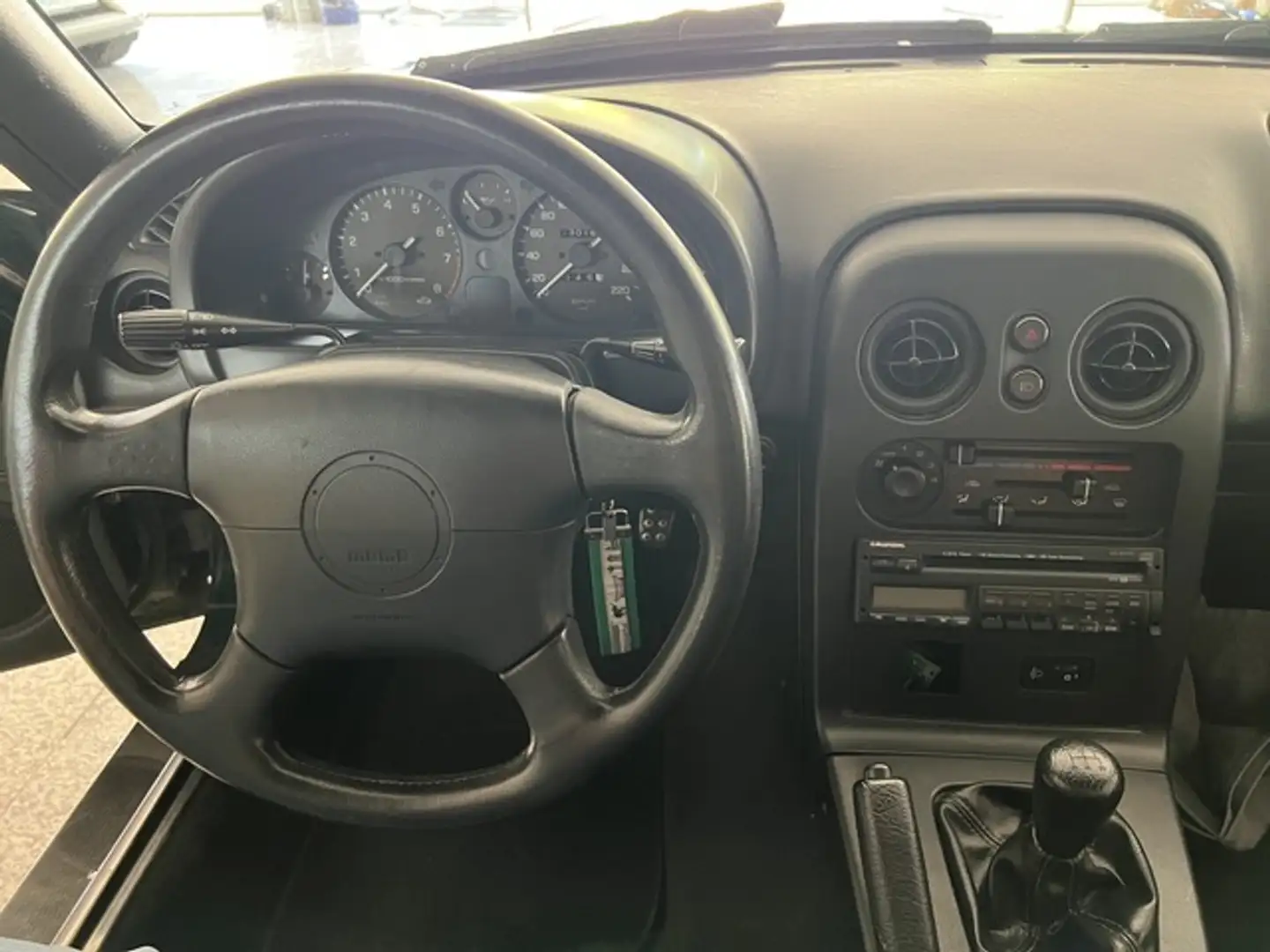 Vehicle image, number 8