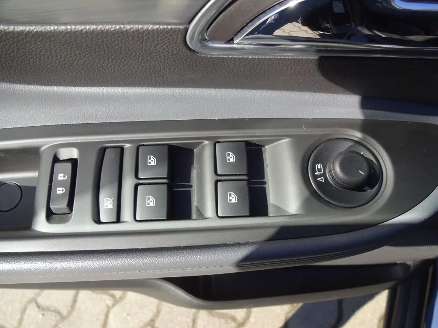 Vehicle image, number 14