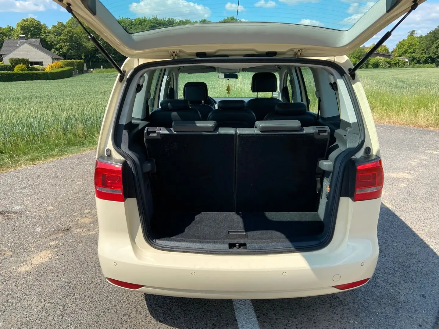 Vehicle image, number 5