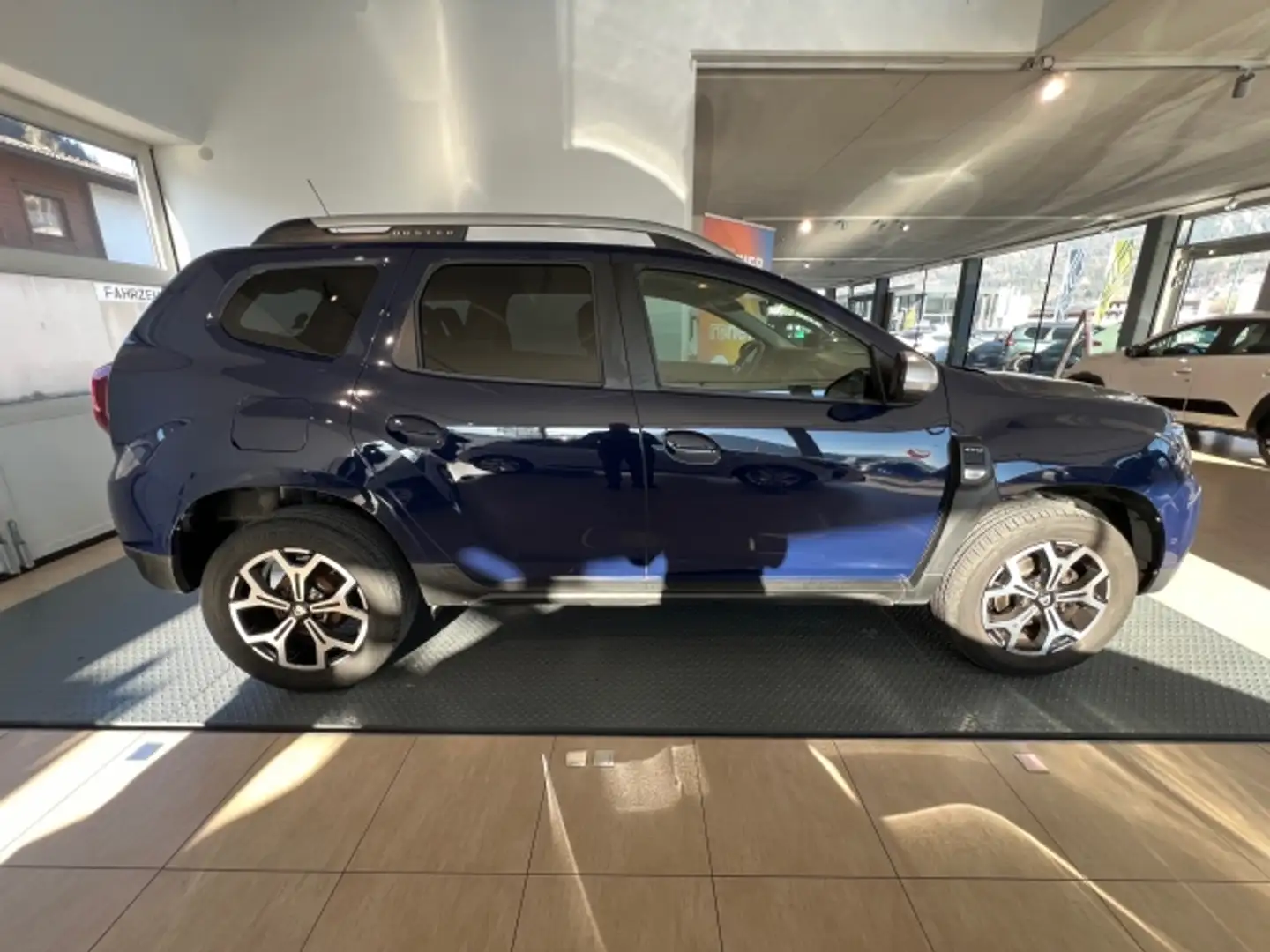 Vehicle image, number 4