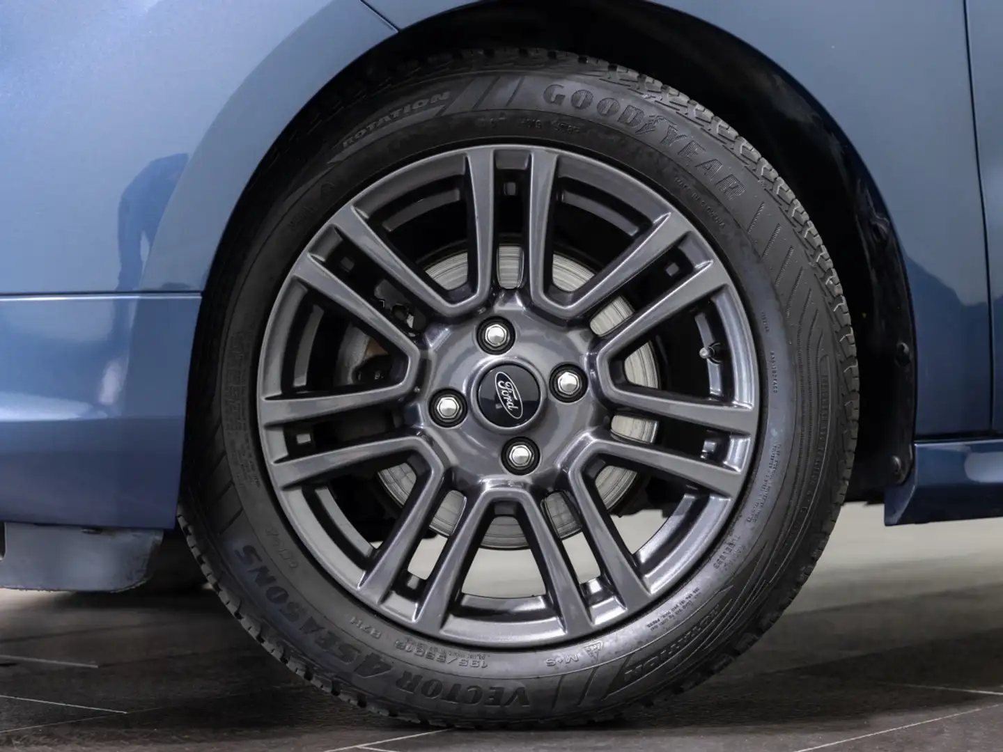 Vehicle image, number 4