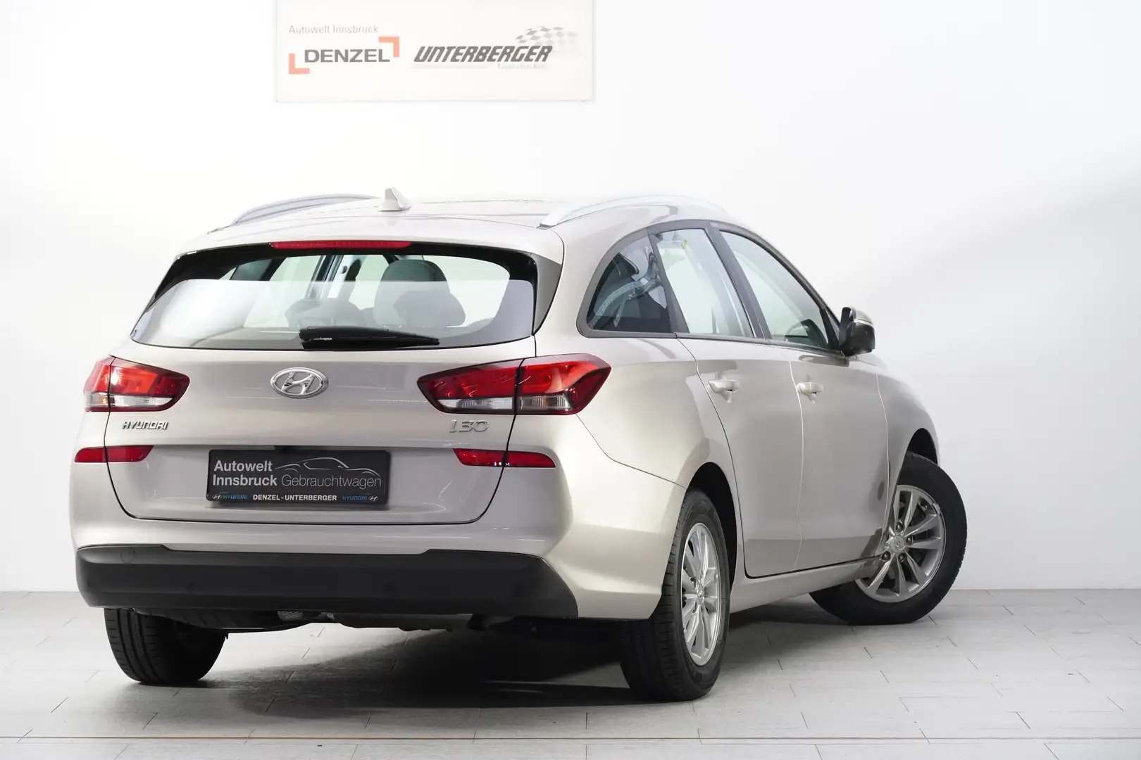 Vehicle image, number 4