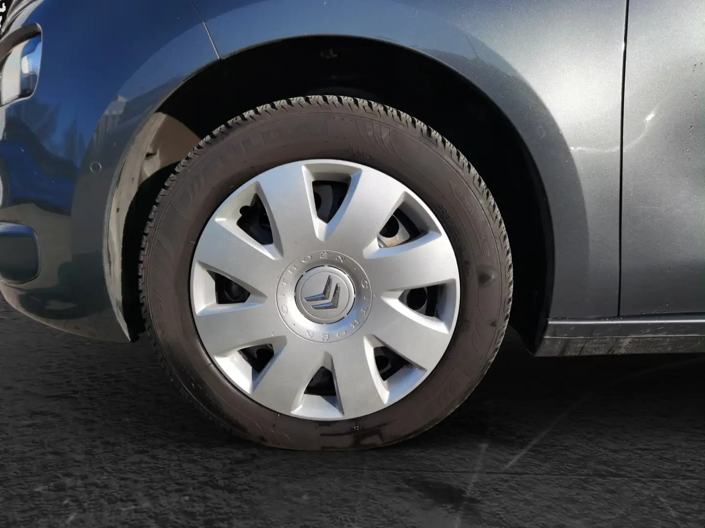 Vehicle image, number 9
