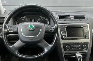 Vehicle image thumbnail, number 9