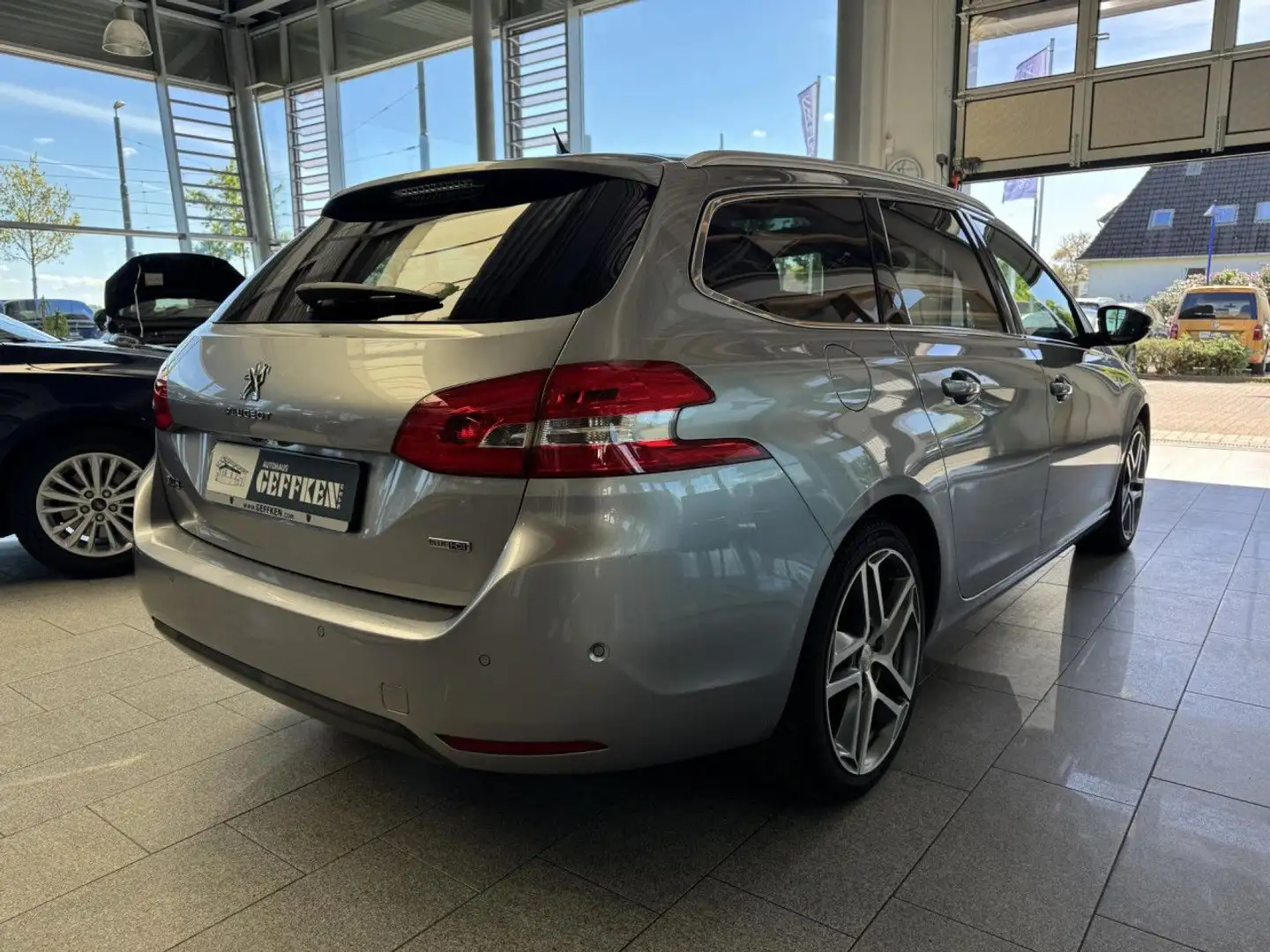 Vehicle image, number 6