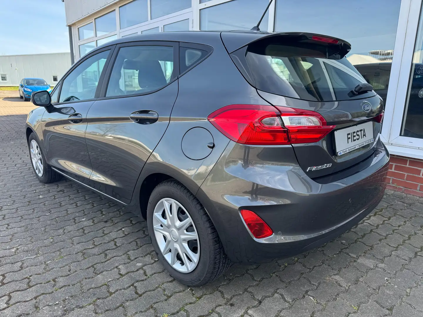 Vehicle image, number 3