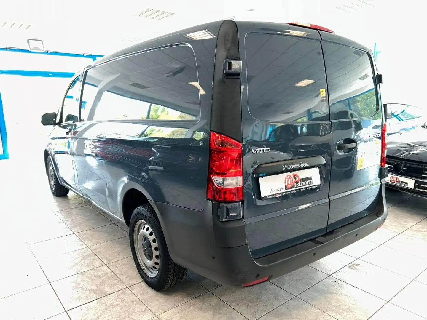 Vehicle image, number 6