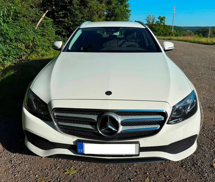 Additional image of the vehicle