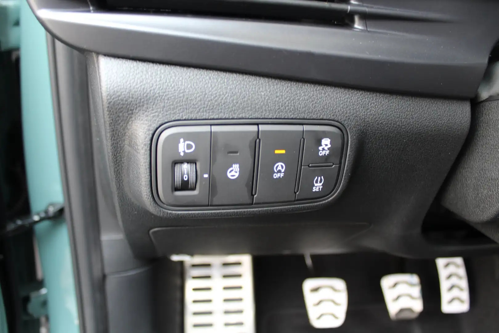Vehicle image, number 12