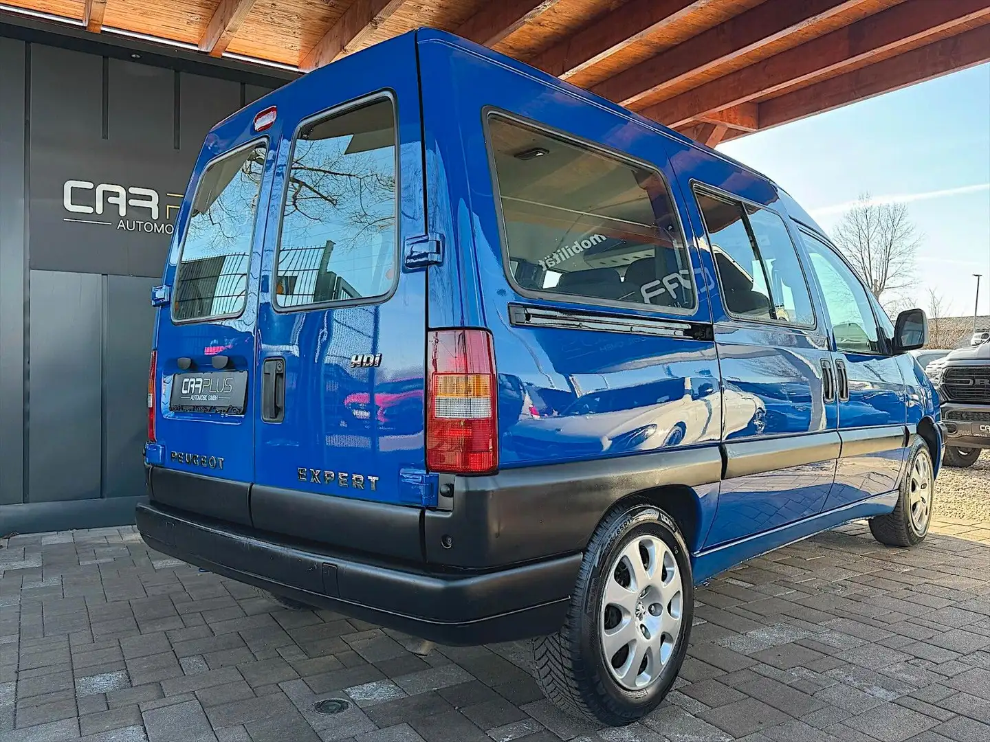 Vehicle image, number 4