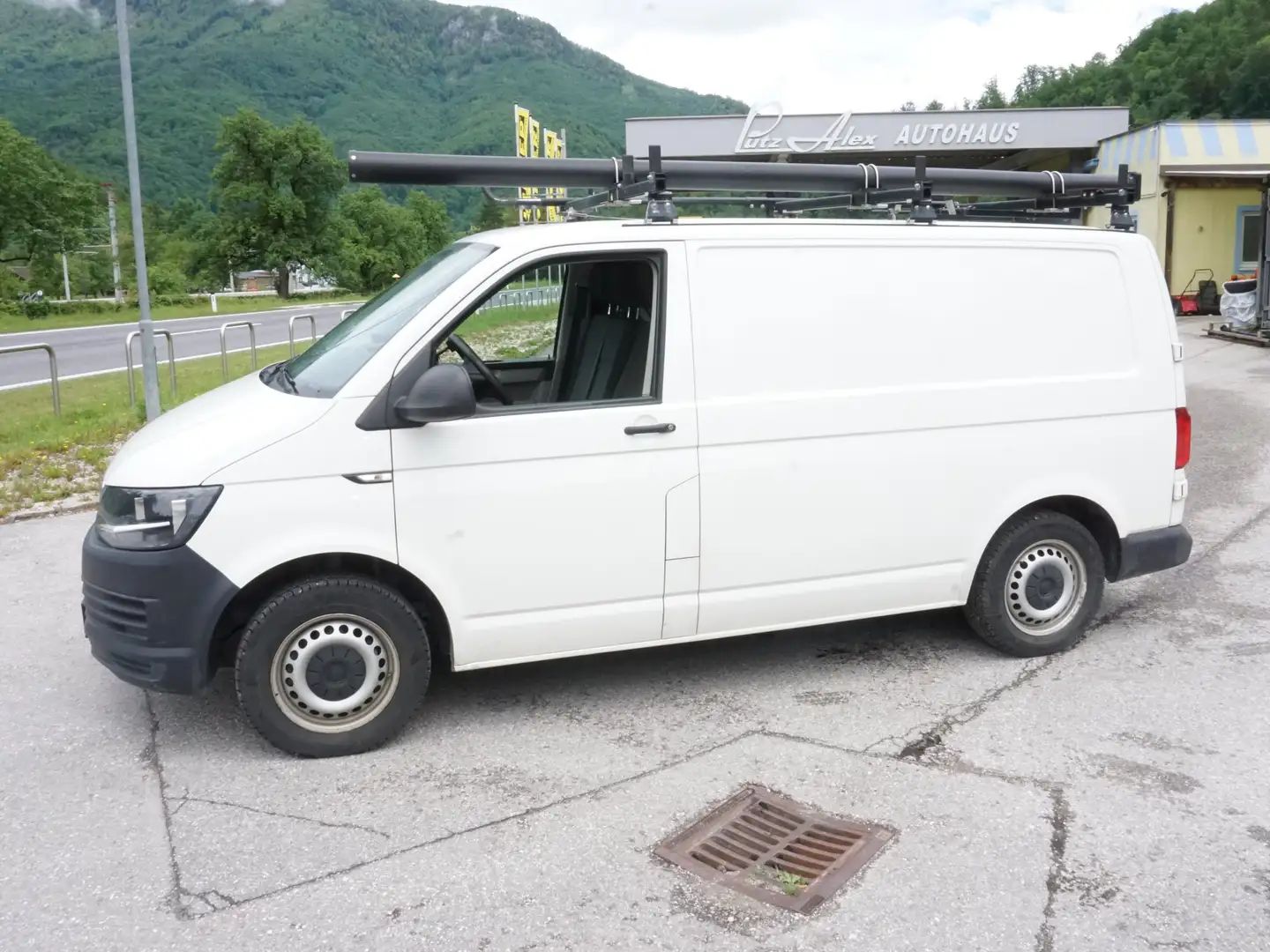 Vehicle image, number 2