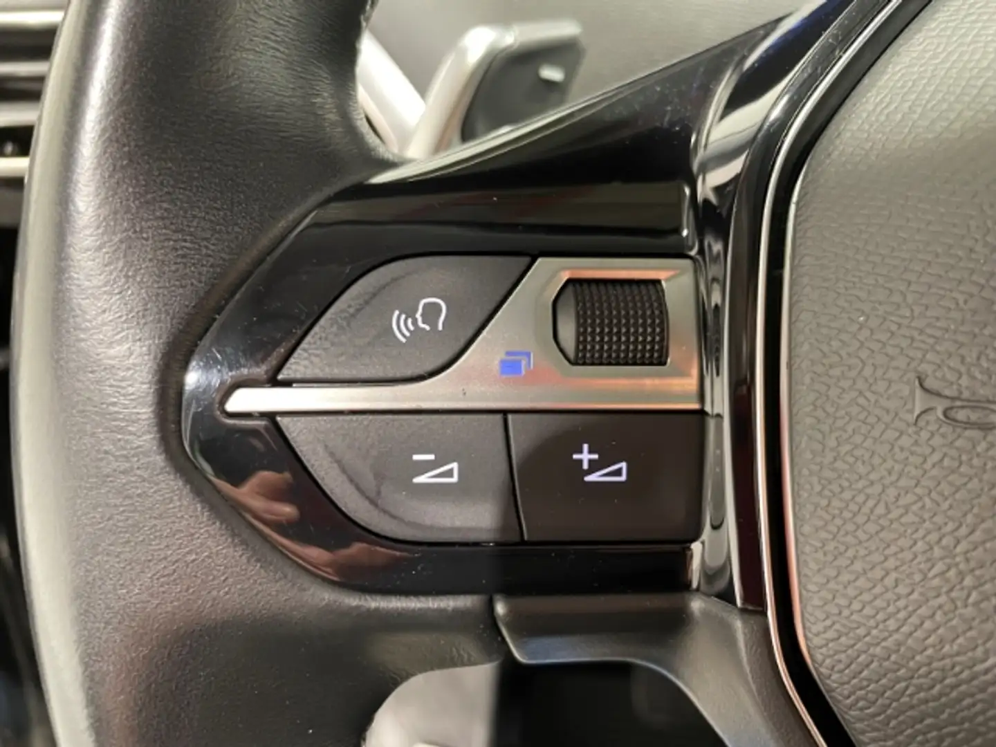 Vehicle image, number 12