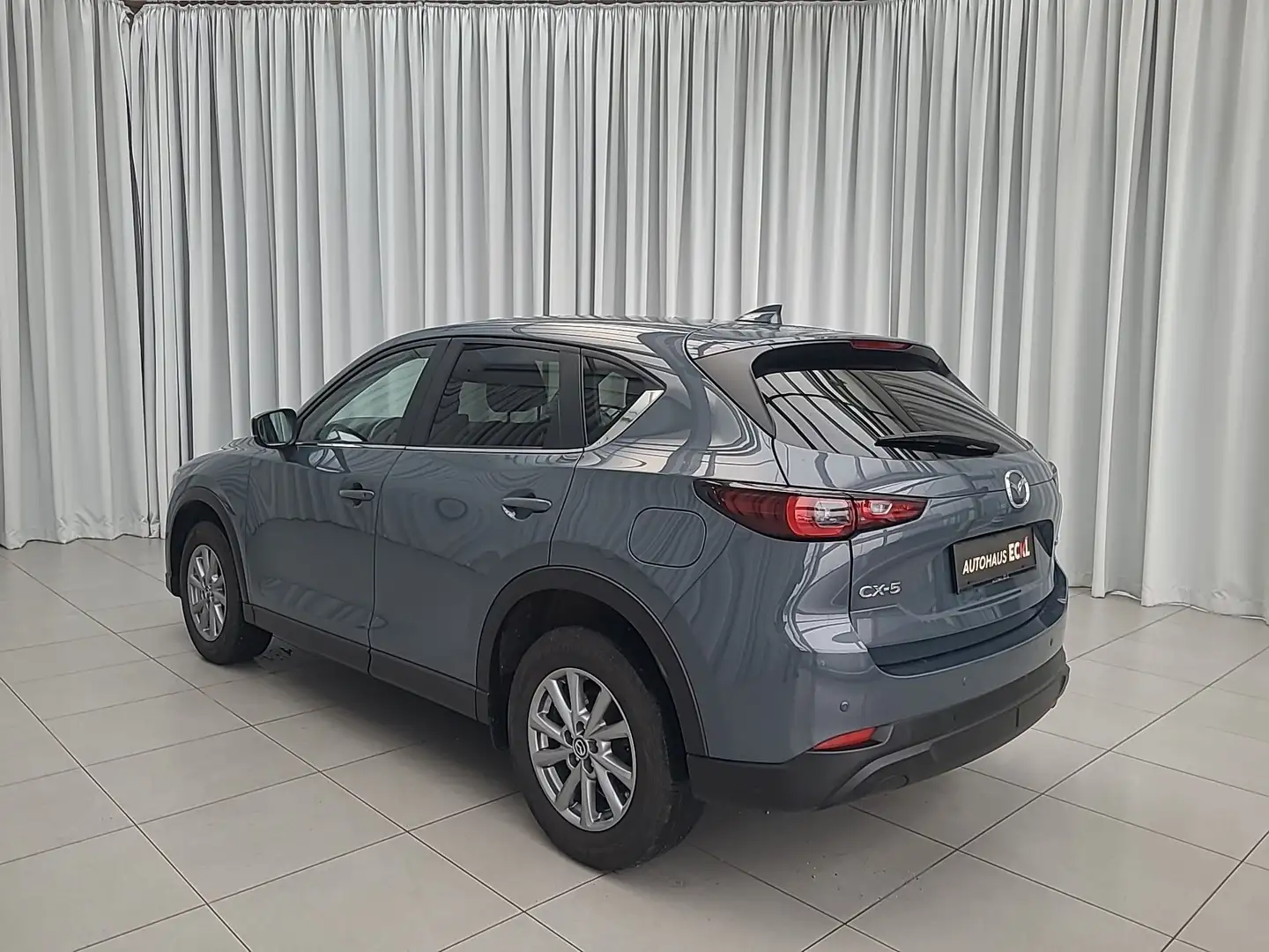 Vehicle image, number 6