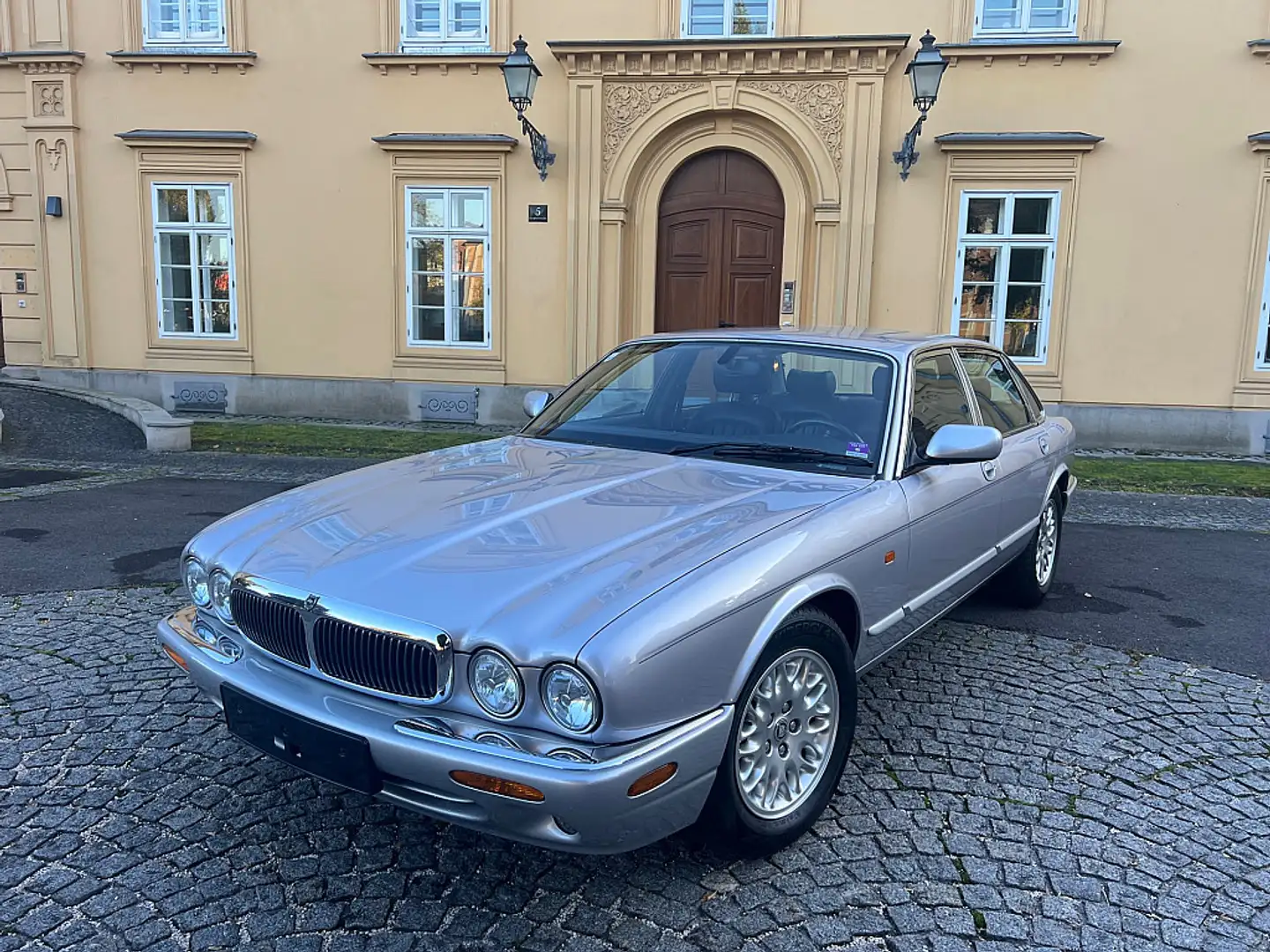 Vehicle image, number 6