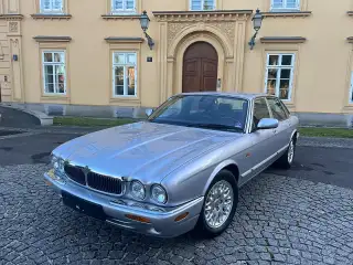 Vehicle image thumbnail, number 6