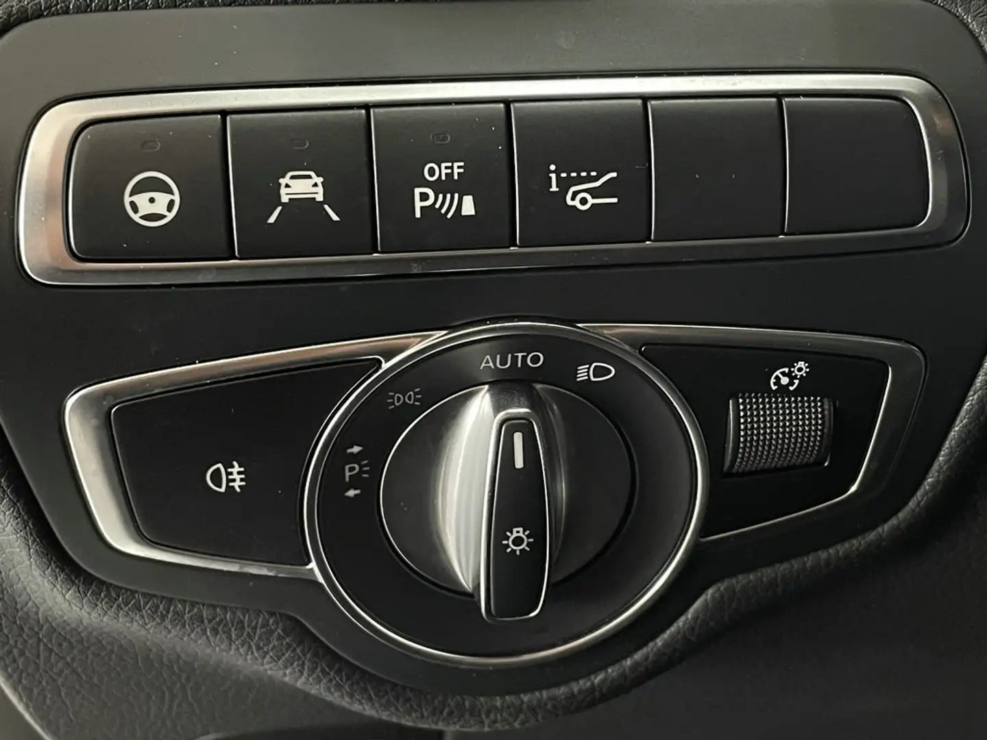 Vehicle image, number 16