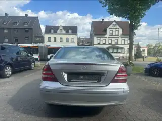 Vehicle image thumbnail, number 4