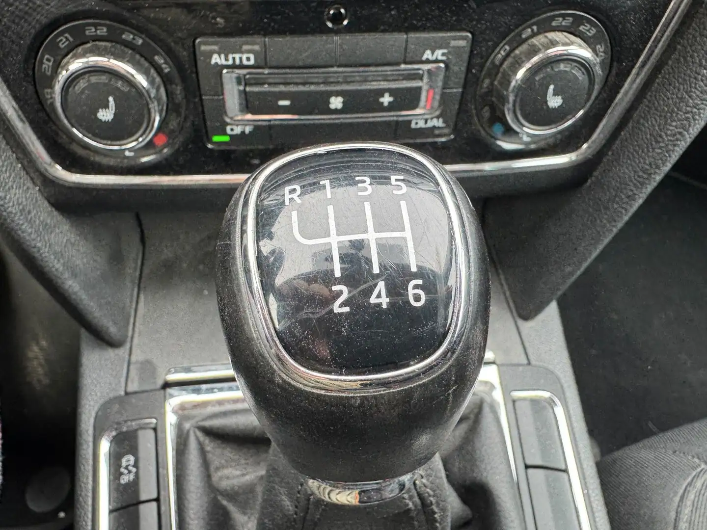 Vehicle image, number 12