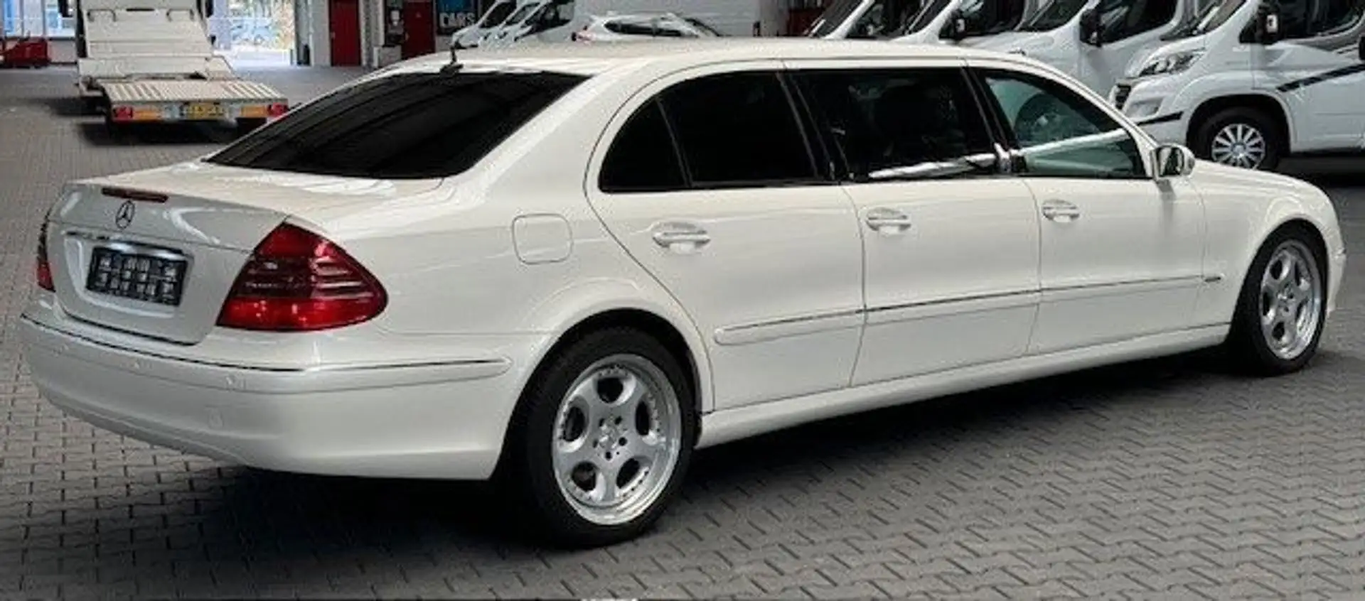 Vehicle image, number 4