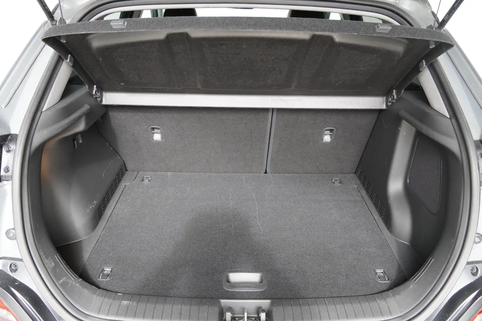 Vehicle image, number 4